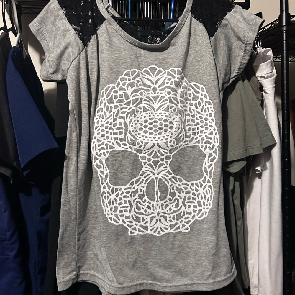 SHEIN Gray Skull Graphic Tee with Black Lace Accents